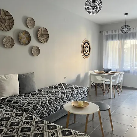 Elements 4* Néa Péramos