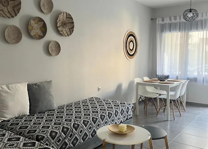 Elements 4* Néa Péramos